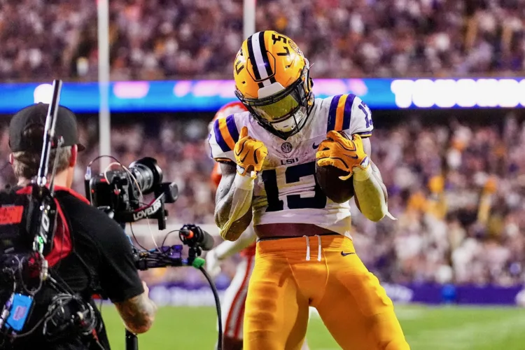 LSU cracks top 10, Oregon slips